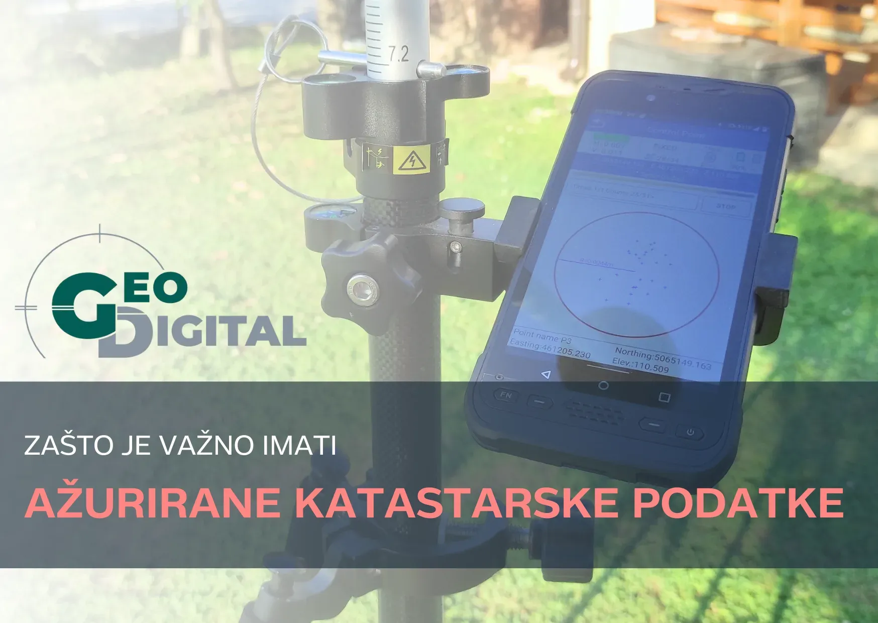 Geodet uspoređuje katastarske podatke sa stvarnim stanjem na terenu