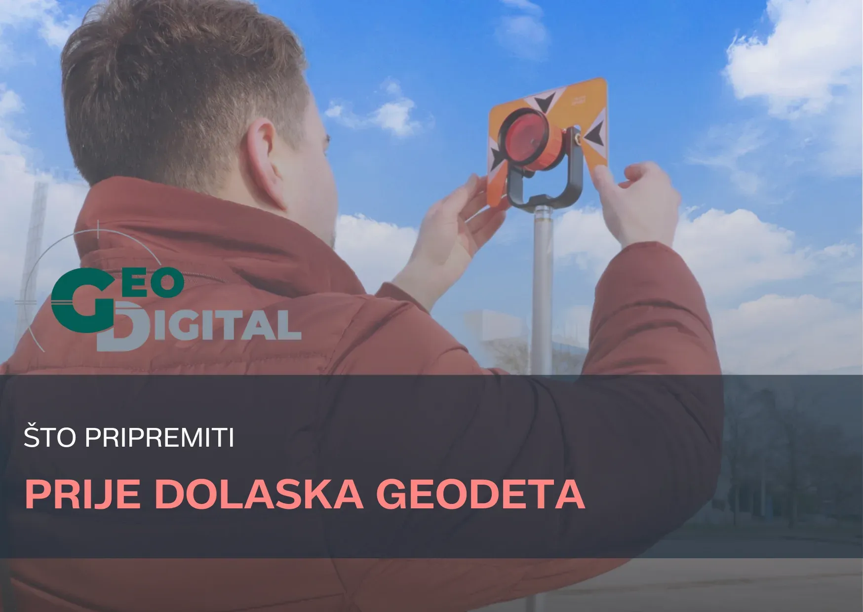 Vlasnik nekretnine pokazuje geodetu međnu oznaku na parceli